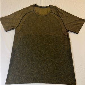 Lululemon Dark Orange/Black Metal Vent Tshirt Size:Medium